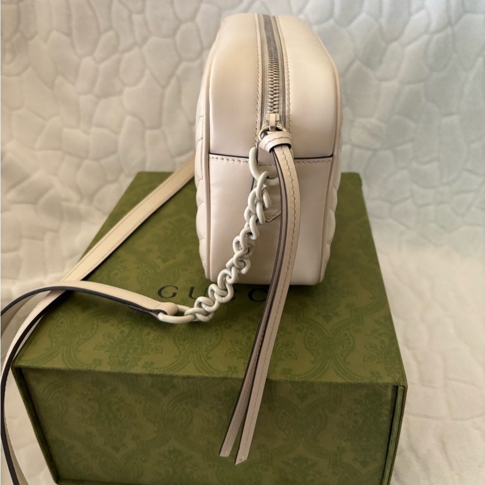 Gucci GG Marmont Small Camera Bag - Picture 7 of 16